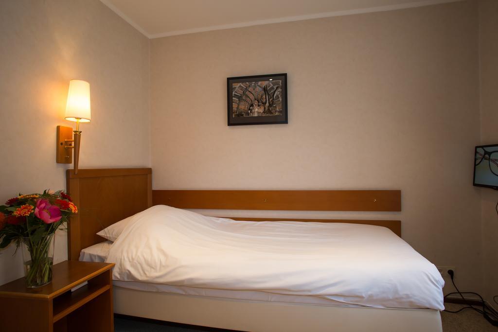 Landhotel De Hoofdige Boer Almen Exterior photo